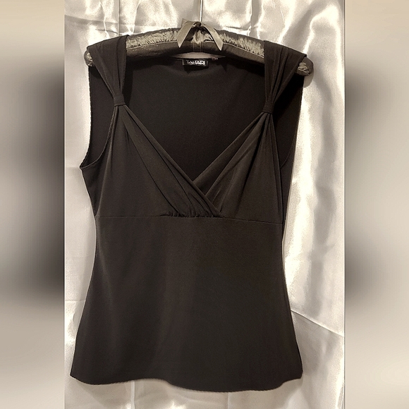 Tahari sleeveless blouse - Picture 1 of 7